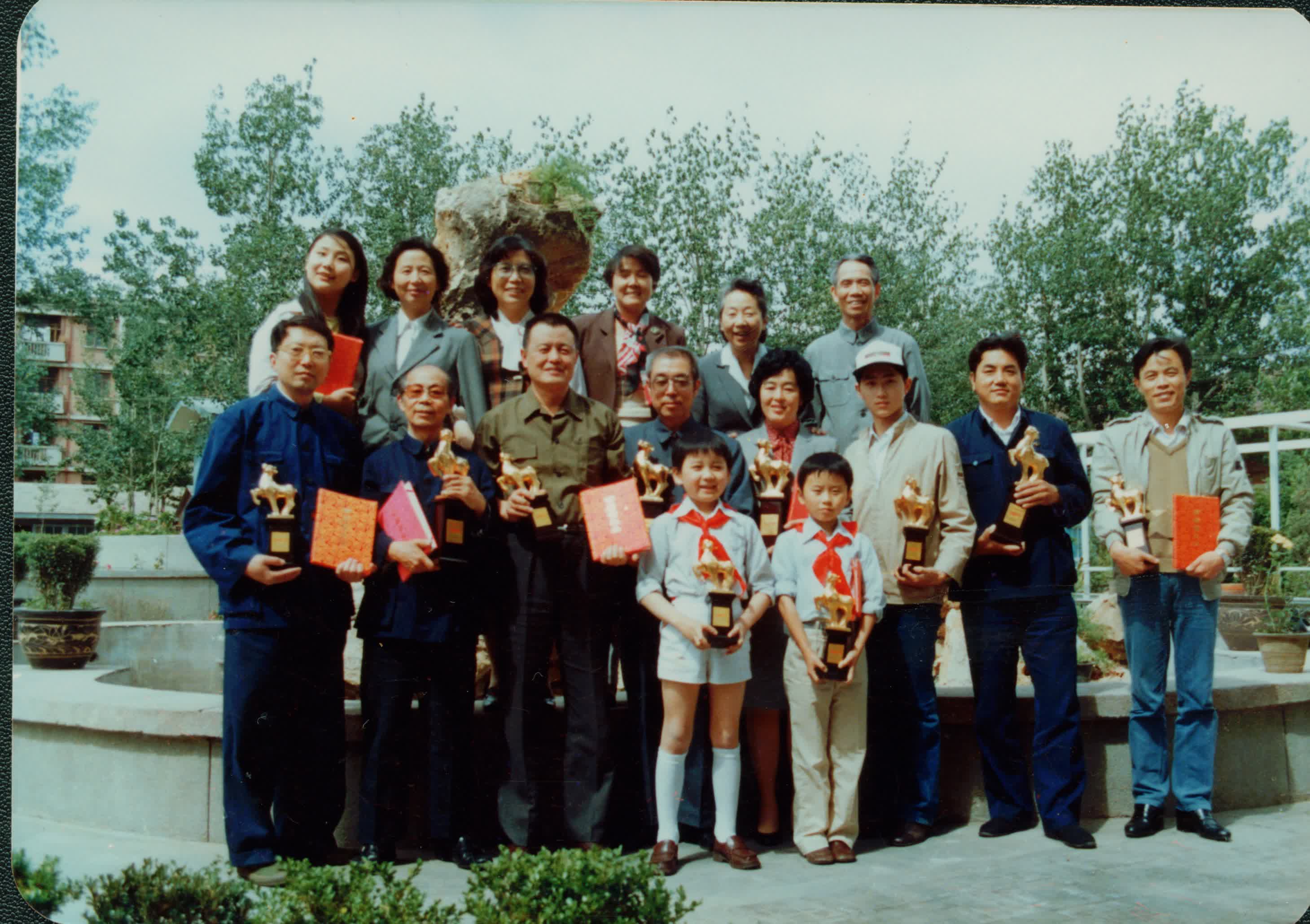 首届童牛奖获奖者与学会合影.jpg