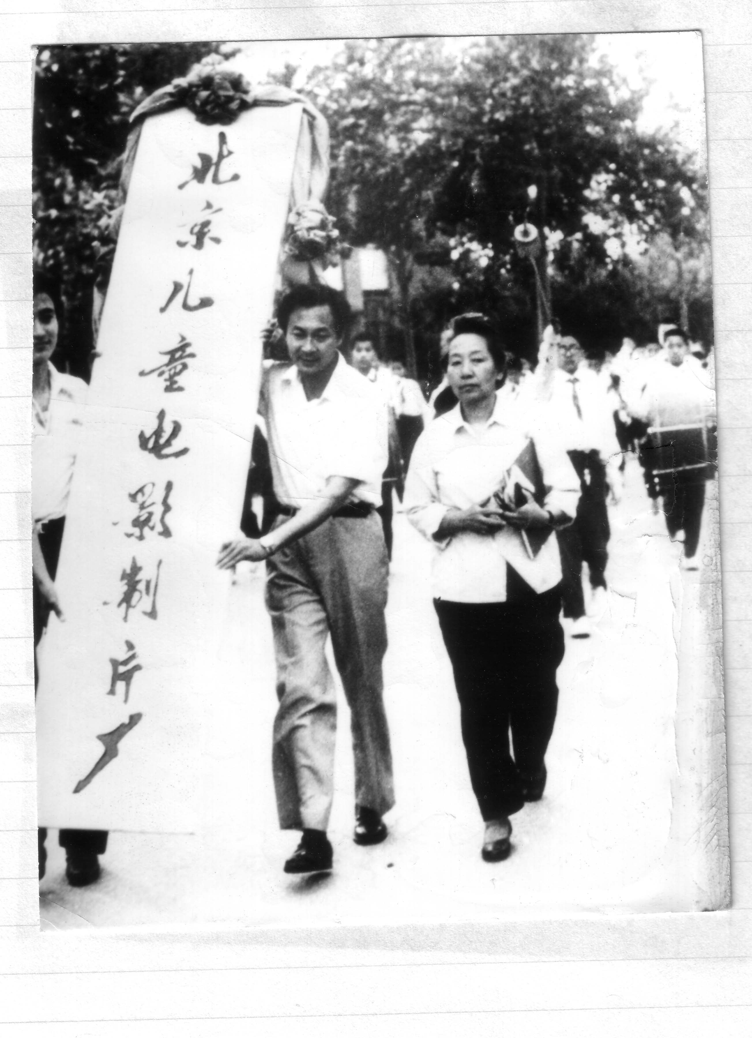 063于蓝等人挂厂牌.jpg