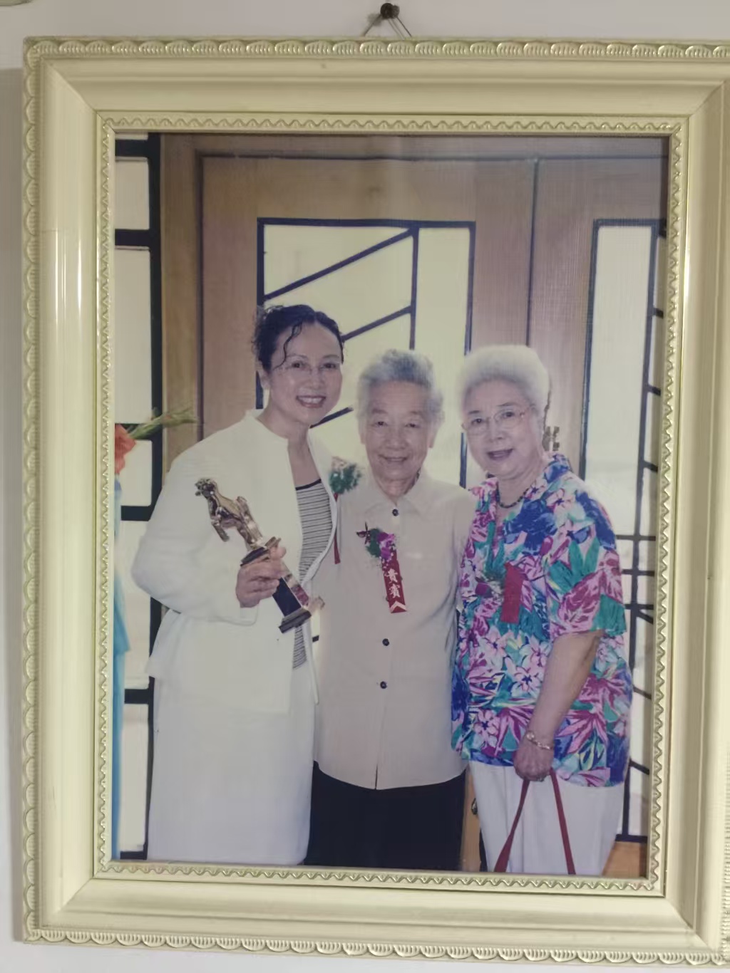 郦虹、于蓝、田华合照.jpg