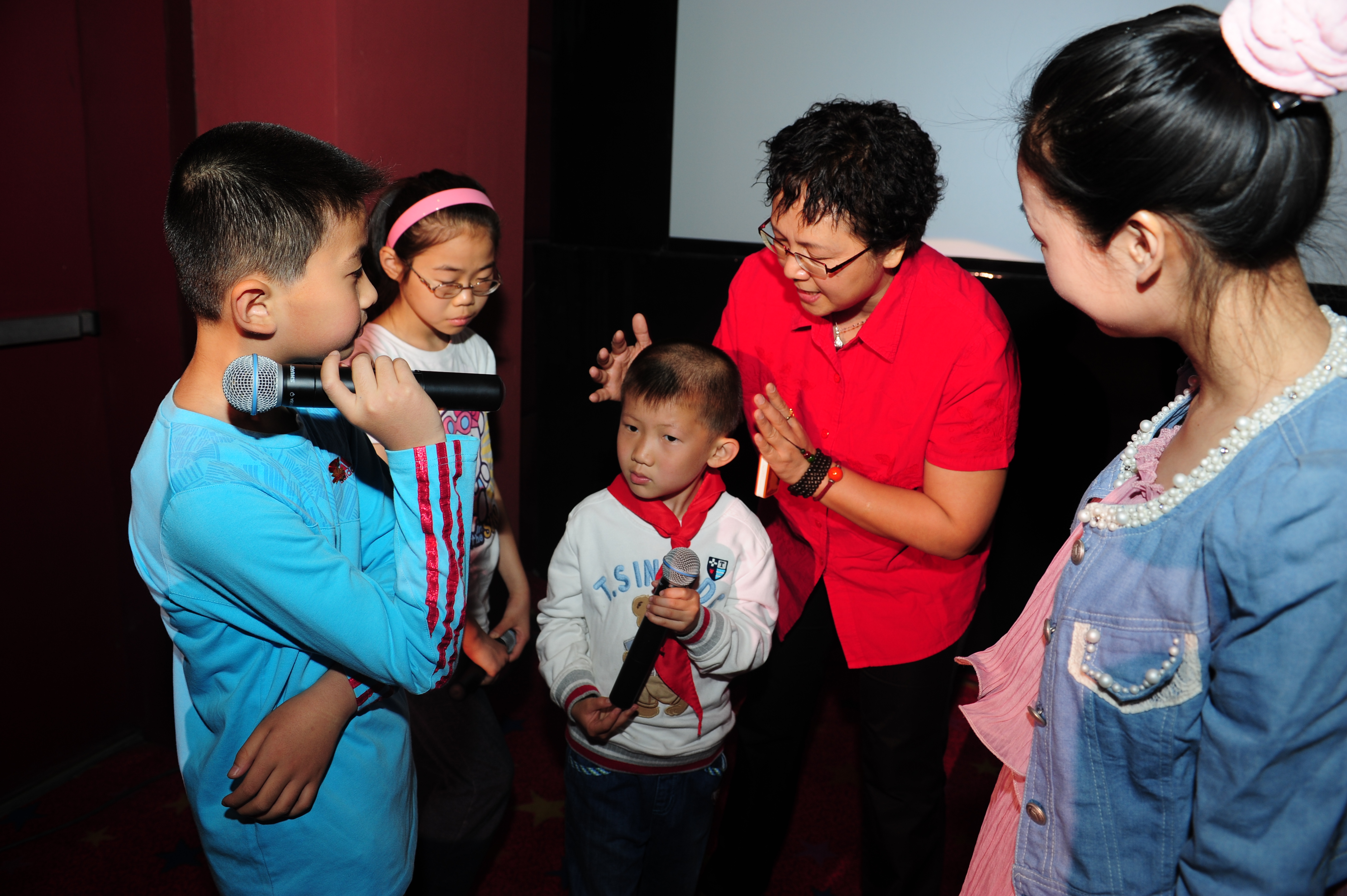 2010年电影节指导小配音.JPG